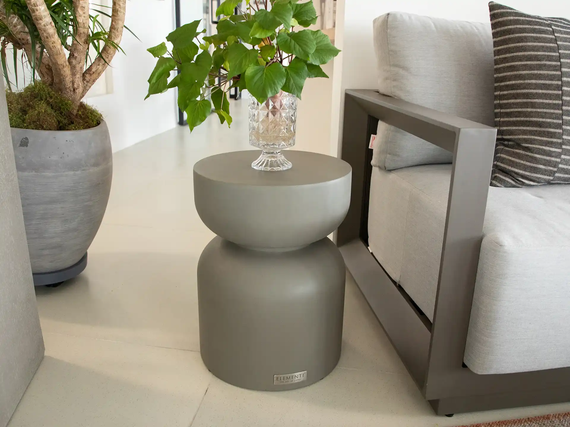 Petite table d'appoint 鈥?2