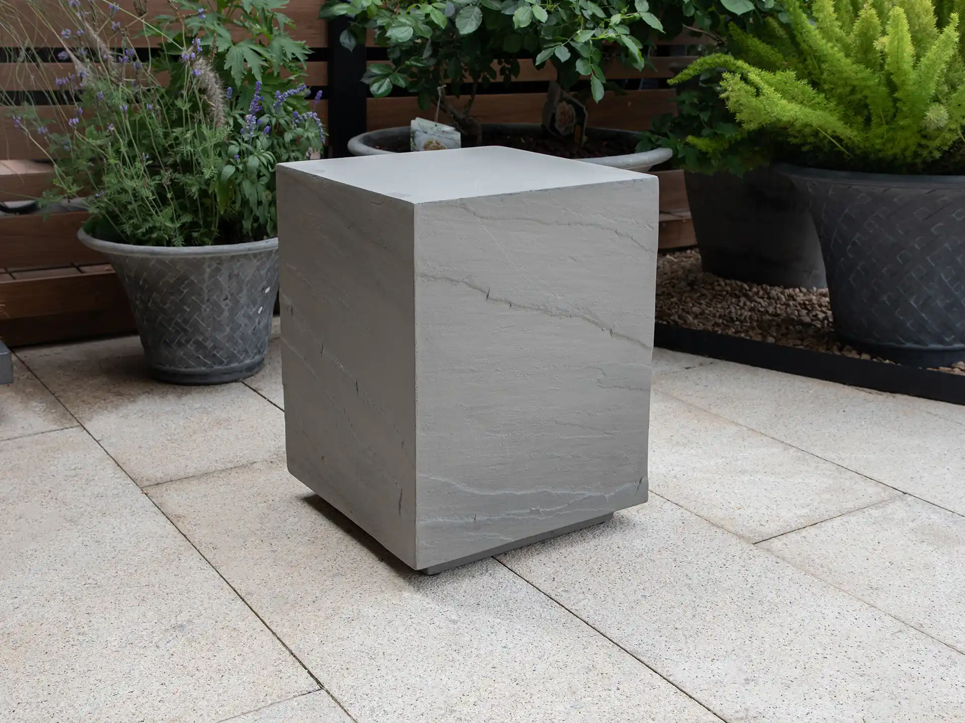 Petite table d'appoint 鈥?1