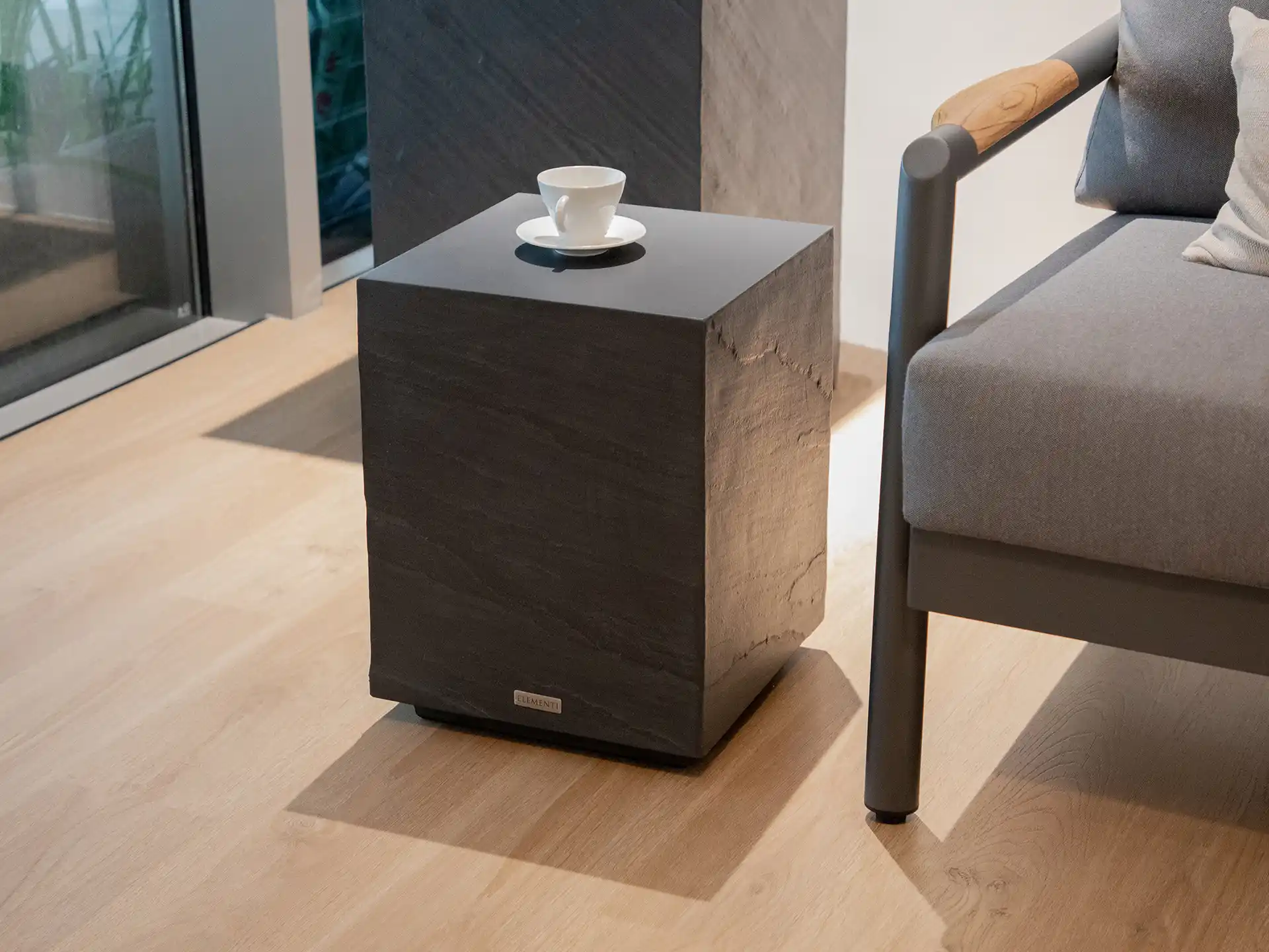 Petite table d'appoint 鈥?2