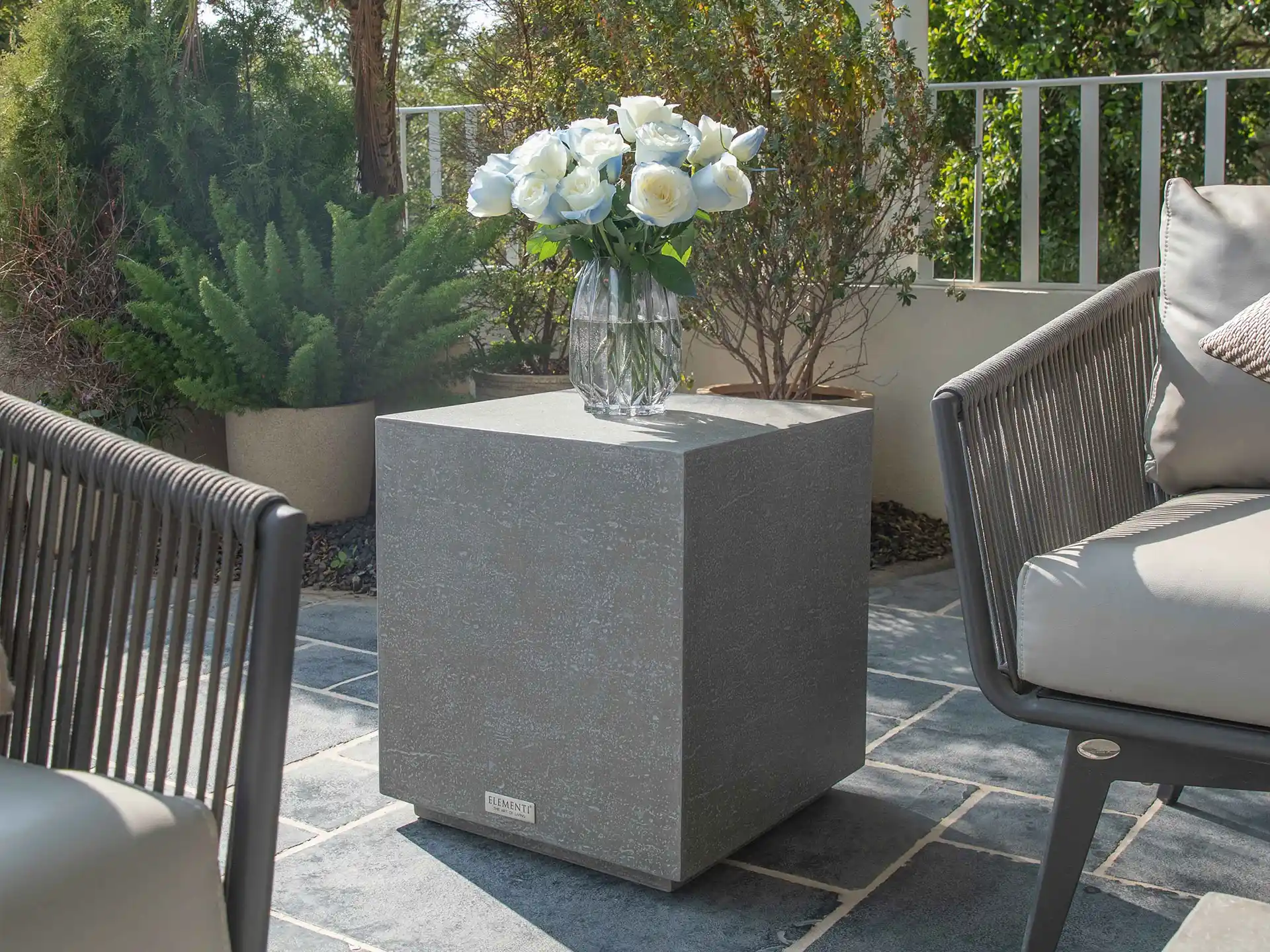 Grande table d'appoint 鈥?1