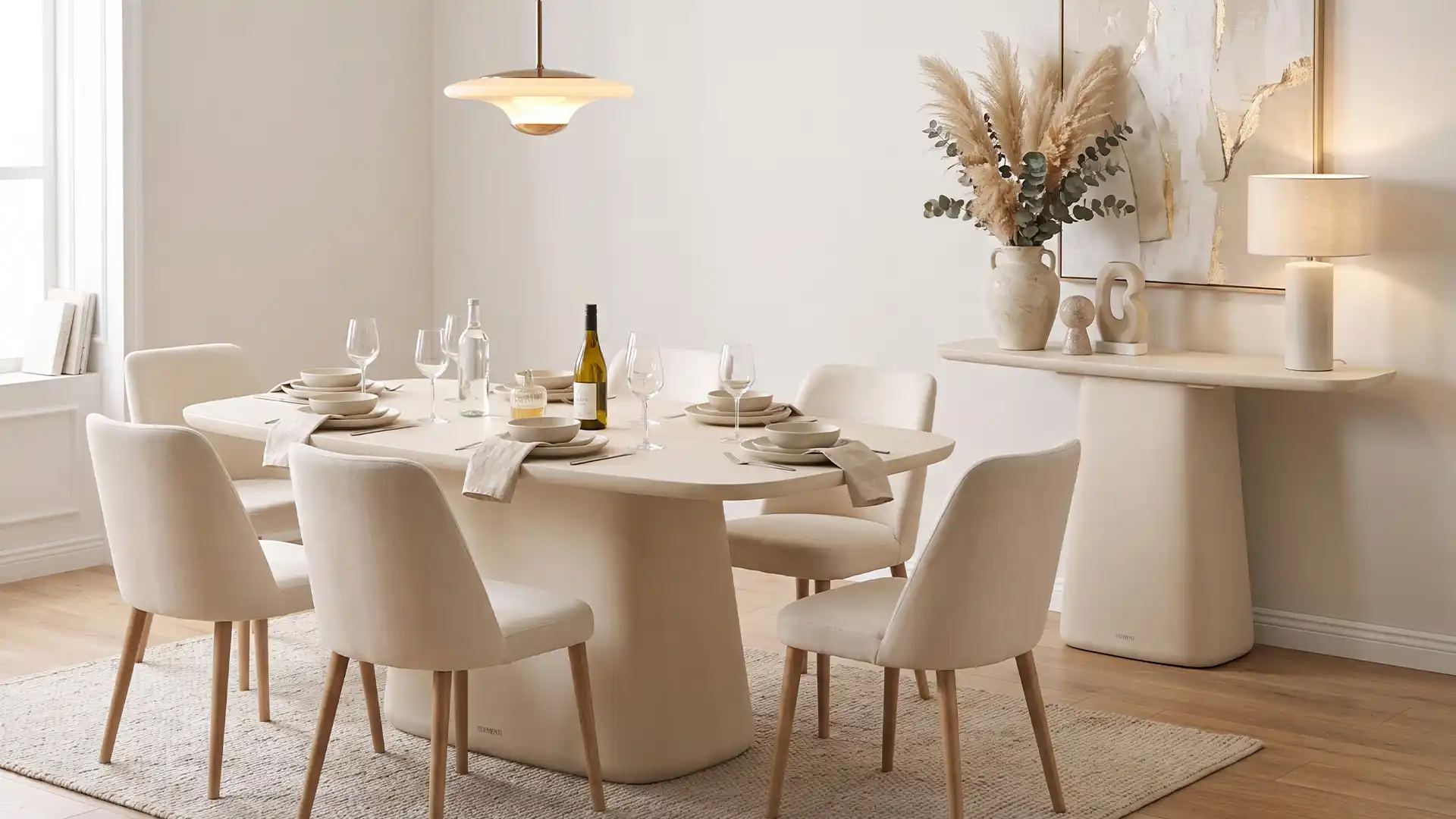 Table sculpturale en GFRC dans un intérieur