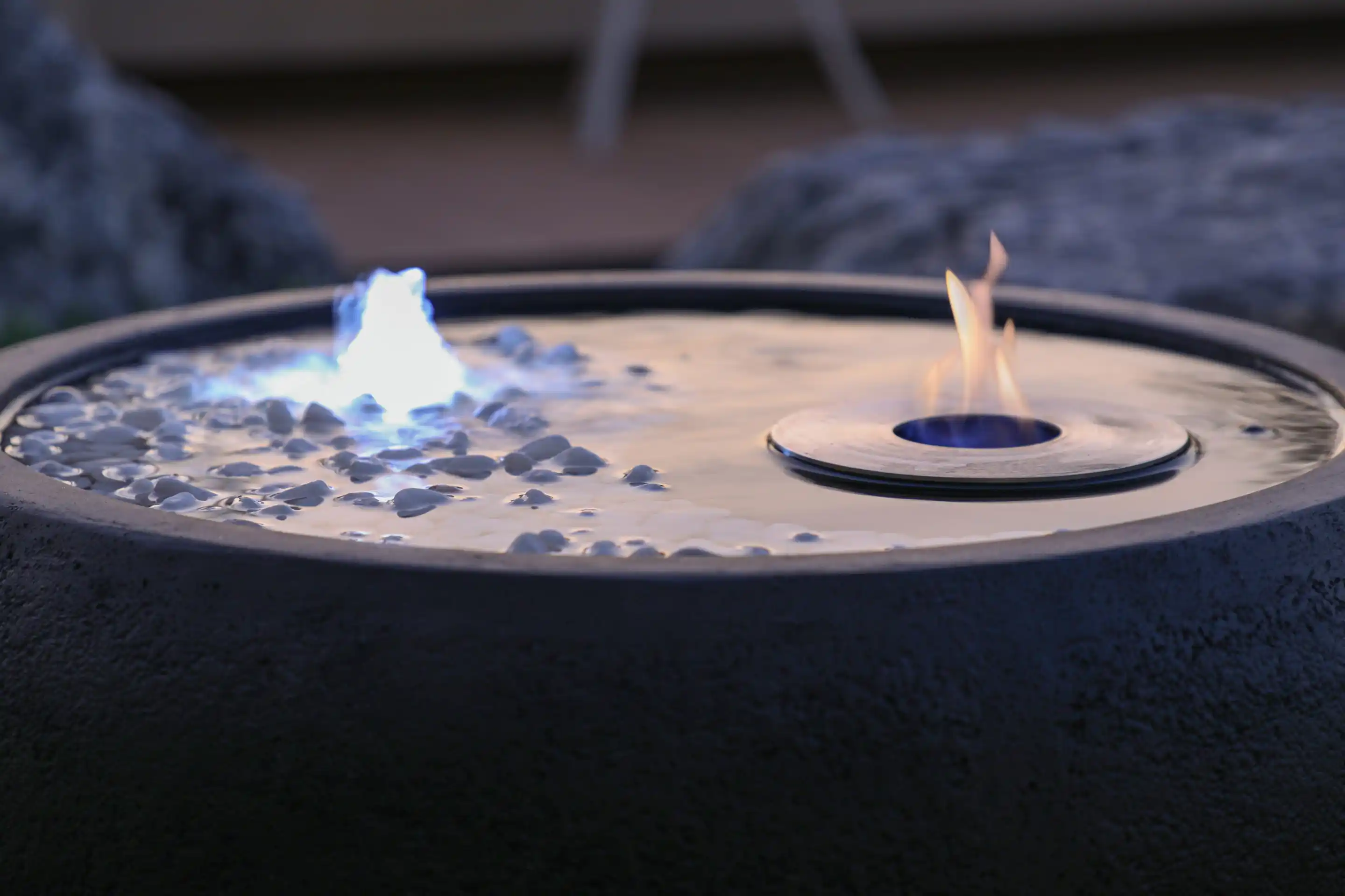 Vasque feu et eau sur une terrasse